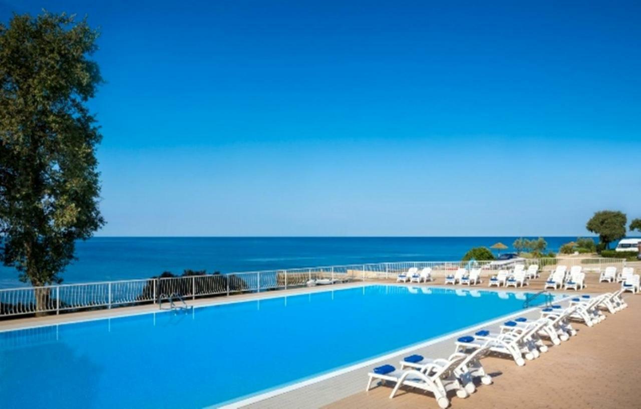 West Coast Mobilhome With Xxl Terrace In Naturist Solaris Fkk Holiday park Tar-Vabriga